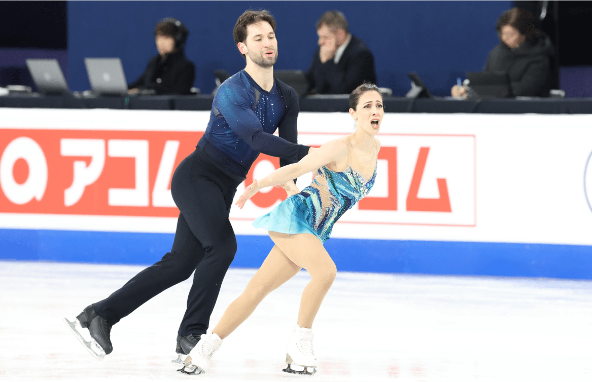 Deanna Stellato-Dudek et Maxime Deschamps du Canada participent au programme libre en couple lors des Championnats des Quatre Continents de patinage artistique de l'ISU à la patinoire de Mokdong, le 21 février 2025 à Séoul, en Corée du Sud. (Photo par Chung Sung-Jun – International Skating Union/International Skating Union via Getty Images)